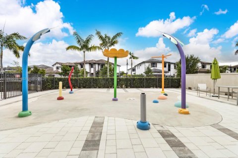 Condo in Doral, Florida, 3 bedrooms  № 2019745 - photo 26