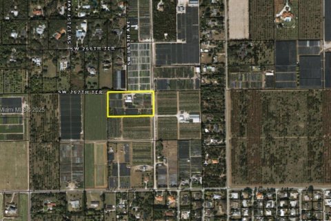 Commercial property in Homestead, Florida № 2012337