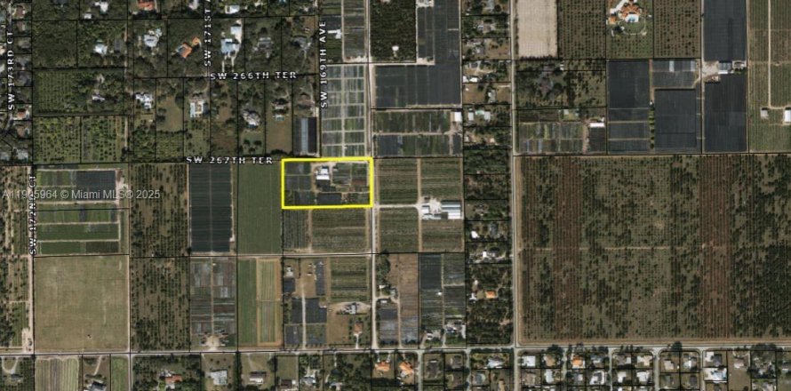 Commercial property in Homestead, Florida № 2012337