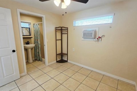 Casa en alquiler en Englewood, Florida, 1 dormitorio, 62.43 m2 № 2092875 - foto 14