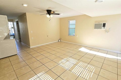 Casa en alquiler en Englewood, Florida, 1 dormitorio, 62.43 m2 № 2092875 - foto 22