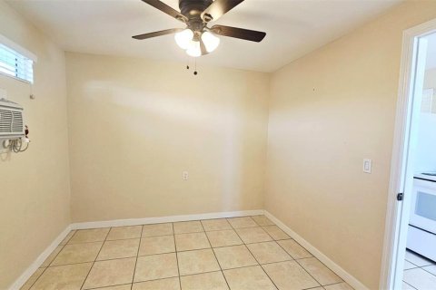 Casa en alquiler en Englewood, Florida, 1 dormitorio, 62.43 m2 № 2092875 - foto 13