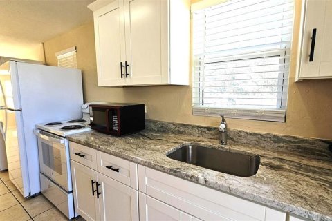 Casa en alquiler en Englewood, Florida, 1 dormitorio, 62.43 m2 № 2092875 - foto 24