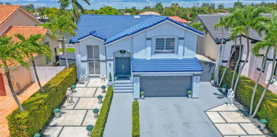 House in Miami, Florida 4 bedrooms, 248.61 sq.m. № 1798737