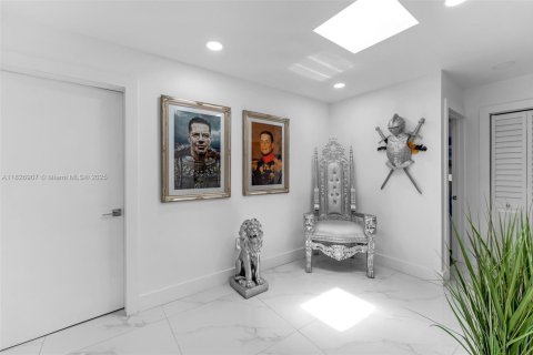 House in Miami, Florida 4 bedrooms, 248.61 sq.m. № 1798737 - photo 25