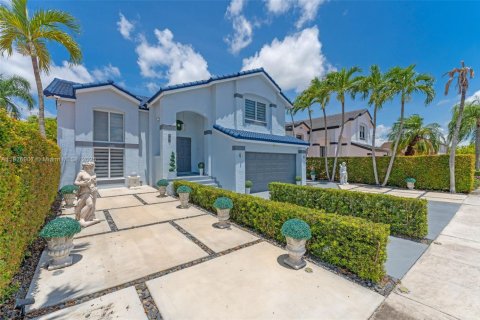 House in Miami, Florida 4 bedrooms, 248.61 sq.m. № 1798737 - photo 2