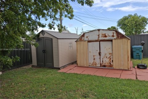 Casa en venta en Miami, Florida, 3 dormitorios, 117.89 m2 № 1813830 - foto 16