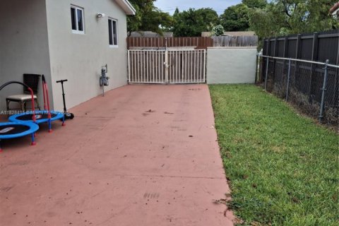 Casa en venta en Miami, Florida, 3 dormitorios, 117.89 m2 № 1813830 - foto 14