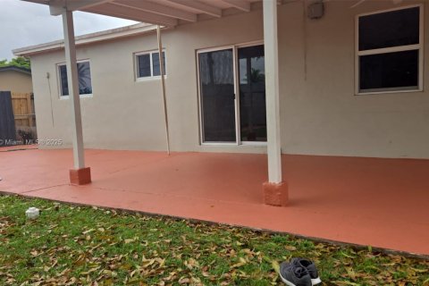Casa en venta en Miami, Florida, 3 dormitorios, 117.89 m2 № 1813830 - foto 13