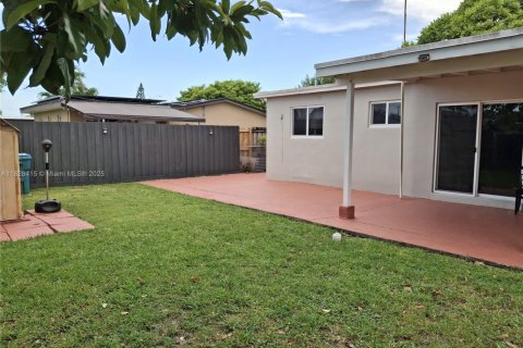 Casa en venta en Miami, Florida, 3 dormitorios, 117.89 m2 № 1813830 - foto 15