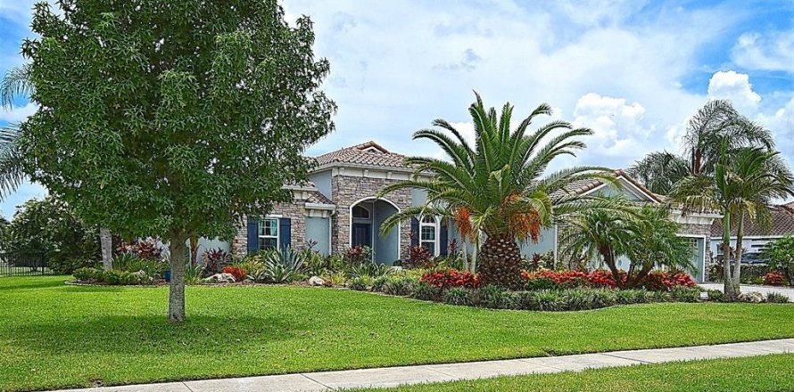 House in Sarasota, Florida 4 bedrooms, 292.46 sq.m. № 1866413