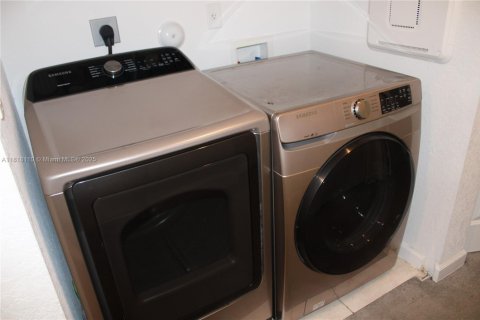 Townhouse in Homestead, Florida 3 bedrooms, 133.97 sq.m. № 1779103 - photo 24