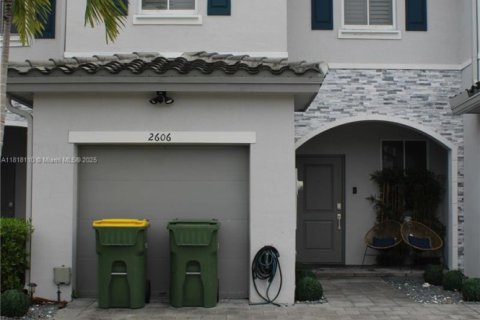 Townhouse in Homestead, Florida 3 bedrooms, 133.97 sq.m. № 1779103 - photo 2