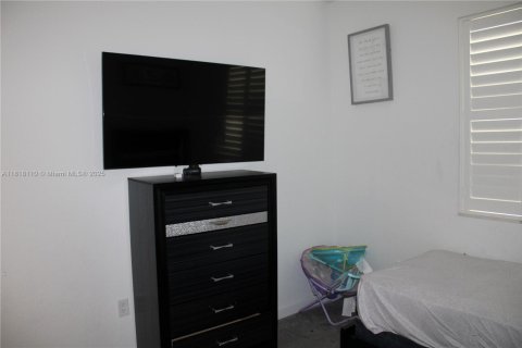 Townhouse in Homestead, Florida 3 bedrooms, 133.97 sq.m. № 1779103 - photo 22