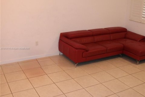 Townhouse in Homestead, Florida 3 bedrooms, 133.97 sq.m. № 1779103 - photo 6