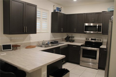 Townhouse in Homestead, Florida 3 bedrooms, 133.97 sq.m. № 1779103 - photo 8