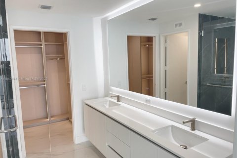 Снять в аренду кондоминиум в Майами, Флорида 1 спальня, 98.48м2, № 1929549 - фото 12