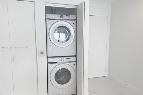 Снять в аренду кондоминиум в Майами, Флорида 1 спальня, 98.48м2, № 1929549 - фото 5