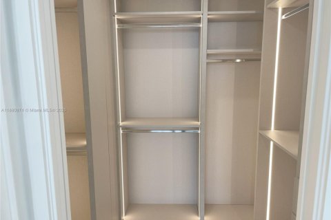 Снять в аренду кондоминиум в Майами, Флорида 1 спальня, 98.48м2, № 1929549 - фото 15