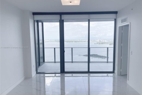 Снять в аренду кондоминиум в Майами, Флорида 1 спальня, 98.48м2, № 1929549 - фото 3