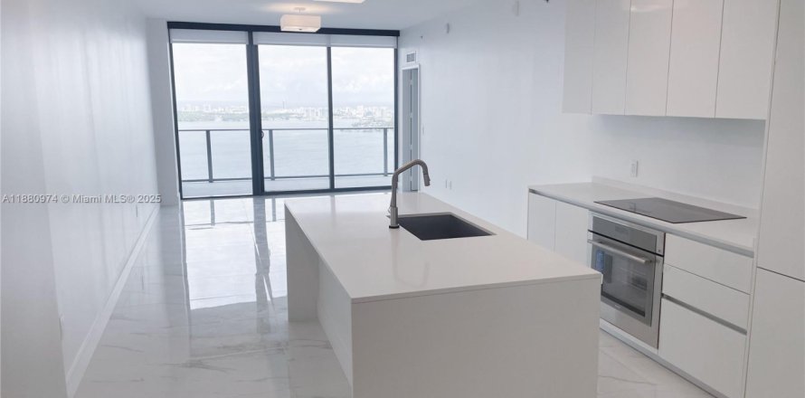 Кондоминиум с 1 спальней в Майами, Флорида № 1929549