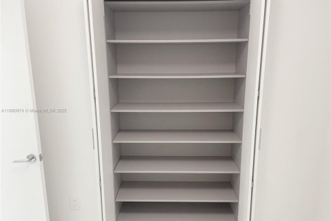 Снять в аренду кондоминиум в Майами, Флорида 1 спальня, 98.48м2, № 1929549 - фото 8