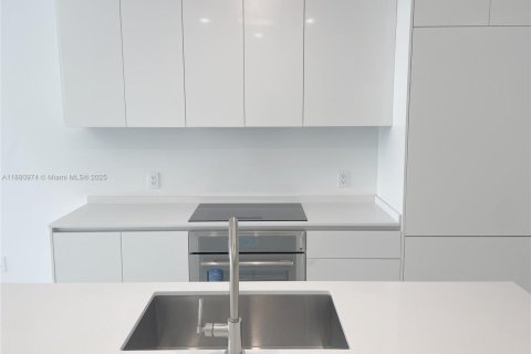 Снять в аренду кондоминиум в Майами, Флорида 1 спальня, 98.48м2, № 1929549 - фото 2