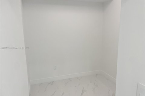 Снять в аренду кондоминиум в Майами, Флорида 1 спальня, 98.48м2, № 1929549 - фото 7
