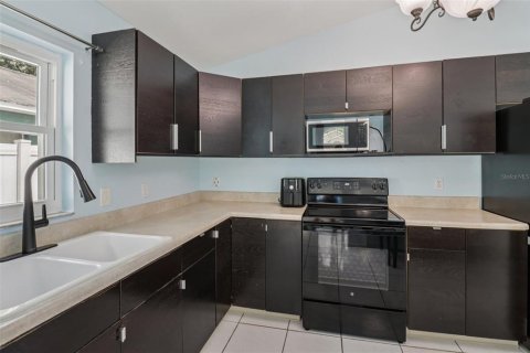 House in Maitland, Florida 3 bedrooms, 99.96 sq.m. № 1853056 - photo 6