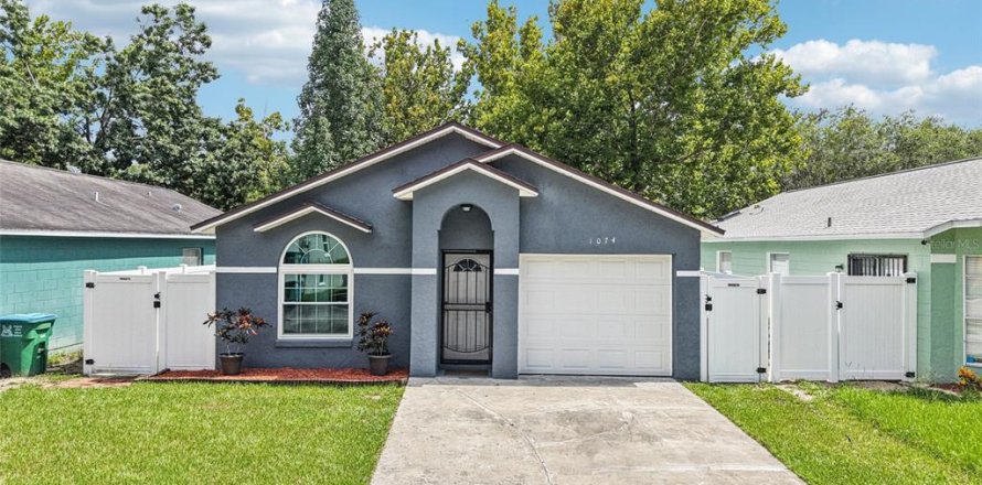 House in Maitland, Florida 3 bedrooms, 99.96 sq.m. № 1853056