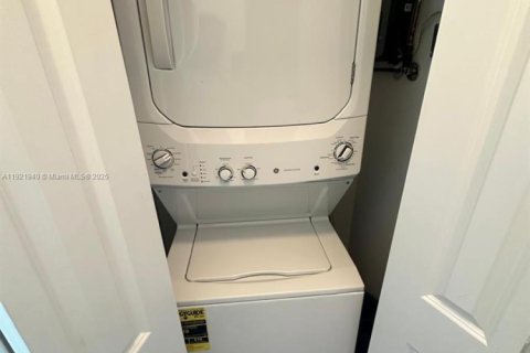 Immobilier commercial à vendre à Miami, Floride: 177.26 m2 № 1975966 - photo 11