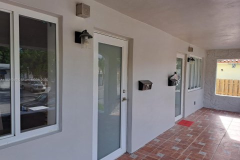 Immobilier commercial à vendre à Miami, Floride: 177.26 m2 № 1975966 - photo 14