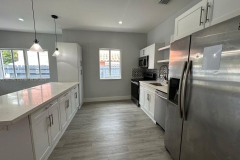 Immobilier commercial à vendre à Miami, Floride: 177.26 m2 № 1975966 - photo 17