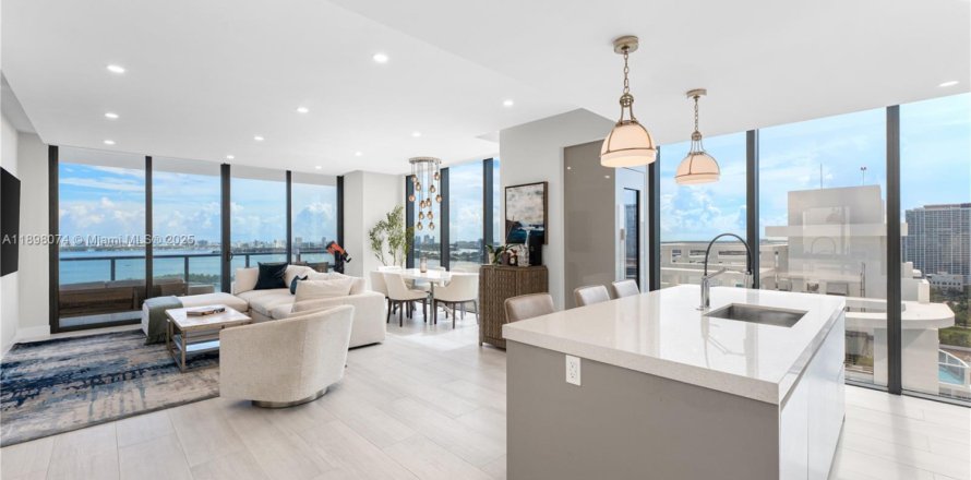 Condo à Miami, Floride, 3 chambres  № 1953627