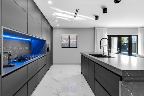 Villa ou maison à vendre à Miami, Floride: 4 chambres, 186.18 m2 № 1994241 - photo 8