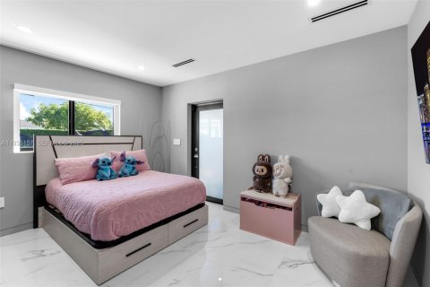 Villa ou maison à vendre à Miami, Floride: 4 chambres, 186.18 m2 № 1994241 - photo 17