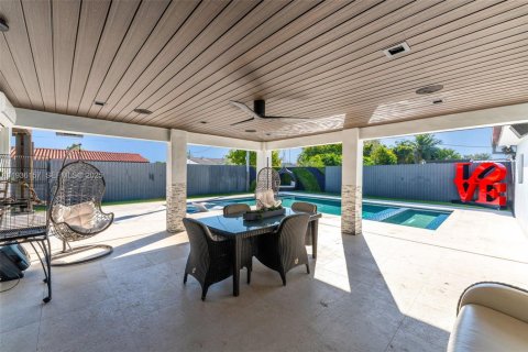 Villa ou maison à vendre à Miami, Floride: 4 chambres, 186.18 m2 № 1994241 - photo 27