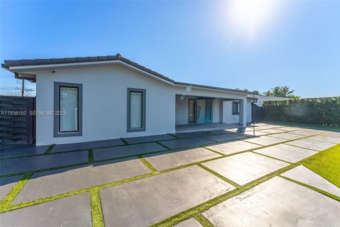Villa ou maison à vendre à Miami, Floride: 4 chambres, 186.18 m2 № 1994241 - photo 5