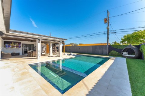 Villa ou maison à vendre à Miami, Floride: 4 chambres, 186.18 m2 № 1994241 - photo 28