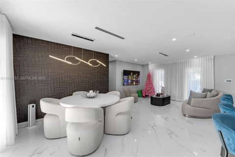 Villa ou maison à vendre à Miami, Floride: 4 chambres, 186.18 m2 № 1994241 - photo 12