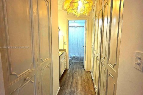 Купить кондоминиум в Лодерхилл, Флорида 2 спальни, 106.84м2, № 1779809 - фото 20