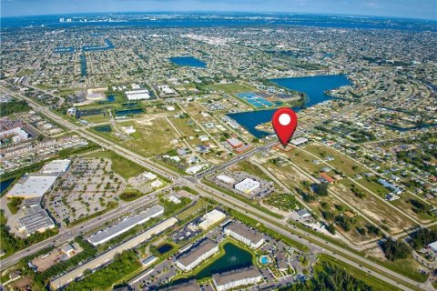Commercial property in Cape Coral, Florida № 1987253 - photo 3
