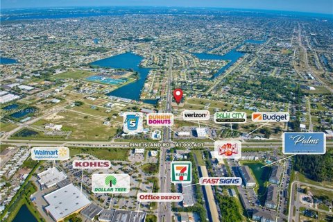 Commercial property in Cape Coral, Florida № 1987253 - photo 2