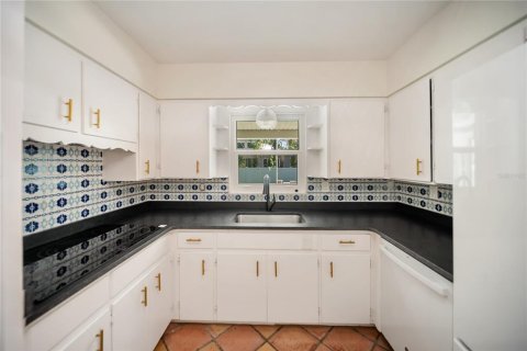 Купить виллу или дом в Сарасота, Флорида 11 комнат, 158.86м2, № 1795965 - фото 23