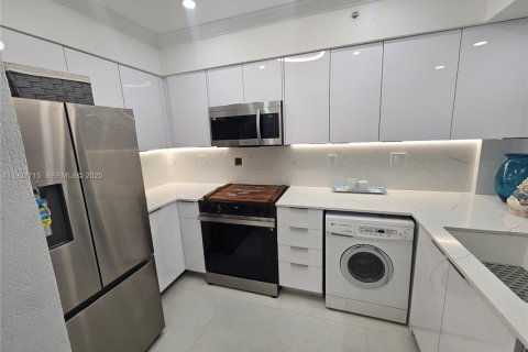 Снять в аренду кондоминиум в Холливуд, Флорида 1 спальня, 45.8м2, № 1987885 - фото 2