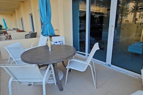 Снять в аренду кондоминиум в Холливуд, Флорида 1 спальня, 45.8м2, № 1987885 - фото 13