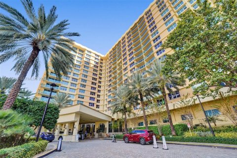 Снять в аренду кондоминиум в Холливуд, Флорида 1 спальня, 45.8м2, № 1987885 - фото 27