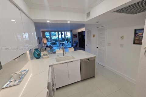 Снять в аренду кондоминиум в Холливуд, Флорида 1 спальня, 45.8м2, № 1987885 - фото 5