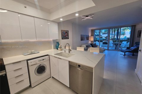 Снять в аренду кондоминиум в Холливуд, Флорида 1 спальня, 45.8м2, № 1987885 - фото 1