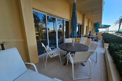 Снять в аренду кондоминиум в Холливуд, Флорида 1 спальня, 45.8м2, № 1987885 - фото 7